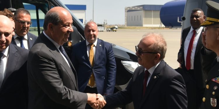 Cumhurbaşkanı Tatar temaslarda bulunmak üzere Azerbaycan’a gitti..