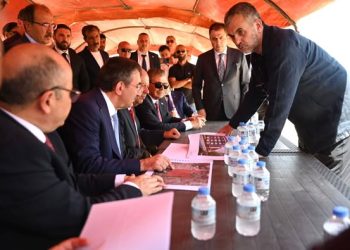 TC Cumhurbaşkanı Yardımcısı Yılmaz, temasları kapsamında yeni Devlet Hastanesi inşaat alanını inceledi