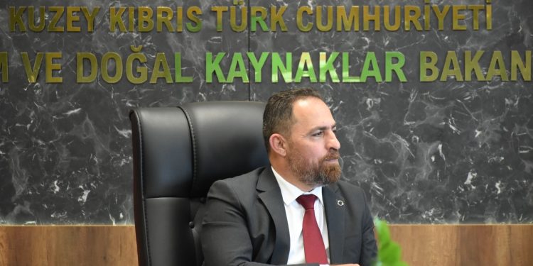 Bakan Çavuş, Türkiye’de şehit düşen 5 orman işçisi ve 5 AKUT gönüllüsünü üzüntü ve saygıyla andı