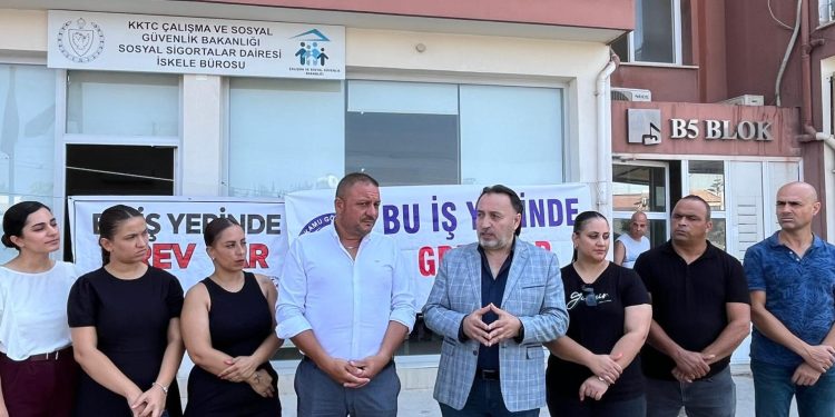 Kamu-Sen Sosyal Sigortalar Dairesi’nin İskele şubesinde tam gün greve gitti
