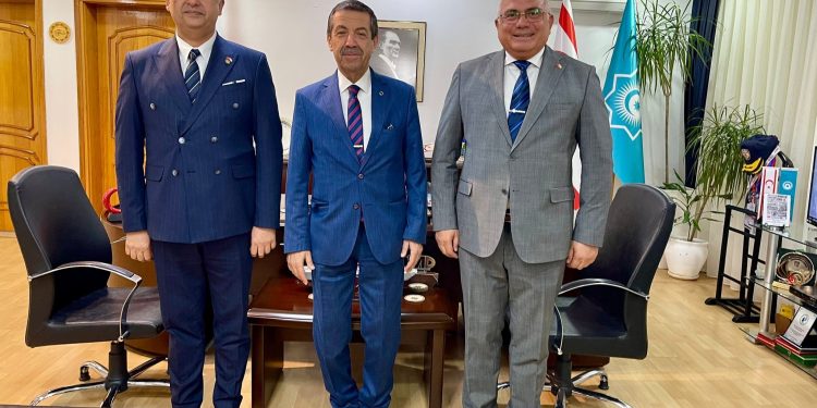 Dışişleri Bakanı Ertuğruloğlu, Karaca ve Balaban’ı kabul etti
