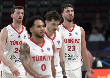 12 Dev Adam, Avrupa Basketbol Şampiyonası'nda ikide iki yaptı