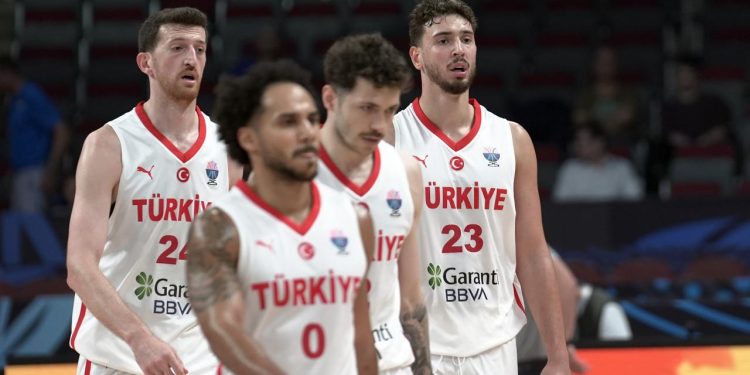 12 Dev Adam, Avrupa Basketbol Şampiyonası'nda ikide iki yaptı