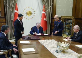 Türkiye’de Genelkurmay Başkanlığına Kara Kuvvetleri Komutanı Orgeneral Selçuk Bayraktaroğlu’nun atandı