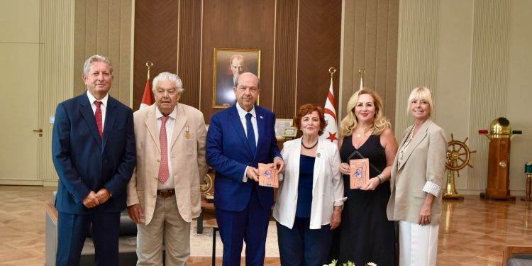 Cumhurbaşkanı Tatar, yazar Canev Dinçer’i kabul etti