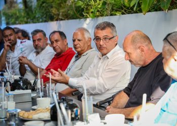 Erhürman, Gazimağusa’da esnafla buluştu