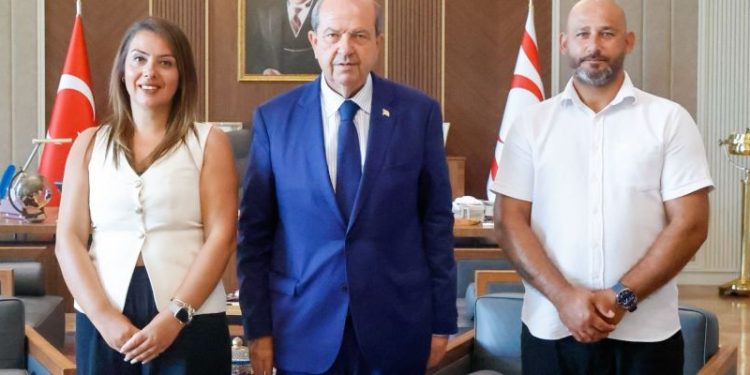 Cumhurbaşkanı Tatar, Londra Rauf Raif Denktaş Türk Okulu Müdürünü ve beraberindeki heyeti kabul etti