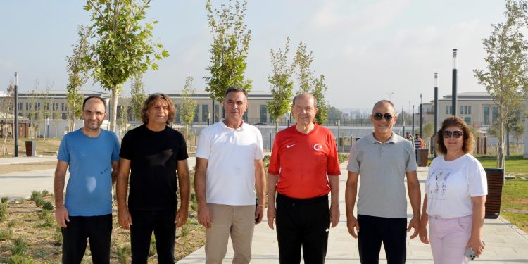 Cumhurbaşkanı Tatar , yapımı devam eden Cumhuriyet Parkı’nı ziyaret etti