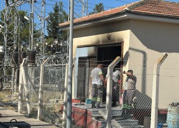 Güneşköy Trafo Merkezi’nde temizlik, arızalı kısımların ayrılması ve sistemin yeniden devreye sokulması çalışmaları yapılıyor