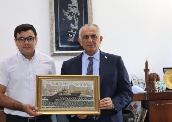 Bakan Çavuşoğlu, Kıbrıs -Azerbaycan Diaspora Merkezi Yönetim Kurulu Başkanı Dinyev’i kabul etti