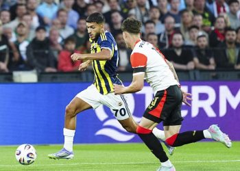 Fenerbahçe, deplasmanda Feyenoord'a 21 yenildi