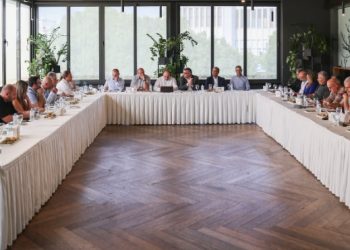 Erhürman ekonomistlerle buluştu:“Ekonomik yapının iyileştirilmesi adına yoğun bir çalışma süreci planlıyoruz”