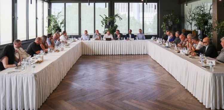 Erhürman ekonomistlerle buluştu:“Ekonomik yapının iyileştirilmesi adına yoğun bir çalışma süreci planlıyoruz”