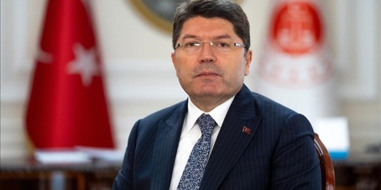 Tunç’tan “sahte diploma” soruşturmalarına ilişkin açıklama: “199 kişi hakkında kamu davası açıldı”