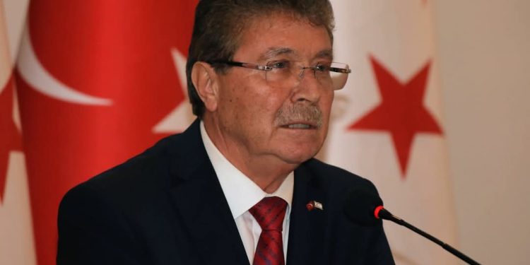 Başbakan Ünal Üstel, Colin Stewart’ın açıklamalarını değerlendirdi:”Gerçeklerden uzak, taraflı bir veda mesajı”