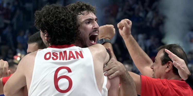 Namağlup 12 Dev Adam, EUROBASKET 2025'te son 16'da
