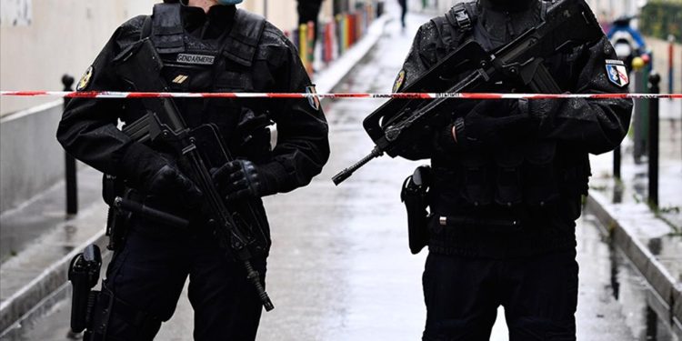 Pariste müzeden 700 bin dolarlık altın çalındı