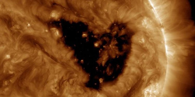 Güneş bu hafta Dünyaya dev kalp gönderdi