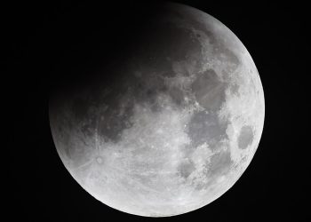 Ay Dünya'dan uzaklaşıyor: Gelecekte bizi neler bekliyor?