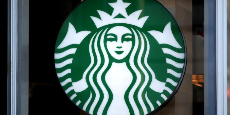 Starbucks, bazı kahve dükkanlarını kapatacak ve çalışanlarını işten çıkaracak