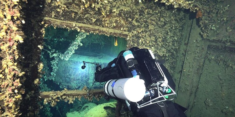 Titanikin kardeş gemisinin enkazından ilk eşyalar çıkarıldı