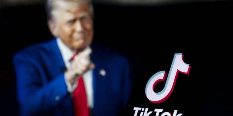 Trump, TikTok'un satın alınması konusunda anlaşmaya vardıklarını açıkladı