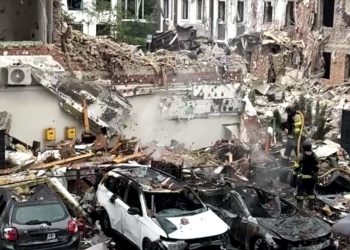 Zelenski, Rusya'nın hava saldırılarında 4 kişinin öldüğünü, 40 kişinin yaralandığını duyurdu