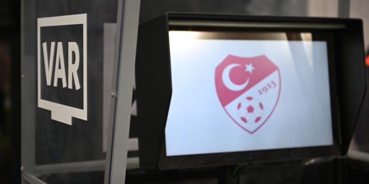 Süper Lig ve 1. Lig'de İkinci Video Yardımcı Hakem görev yapacak