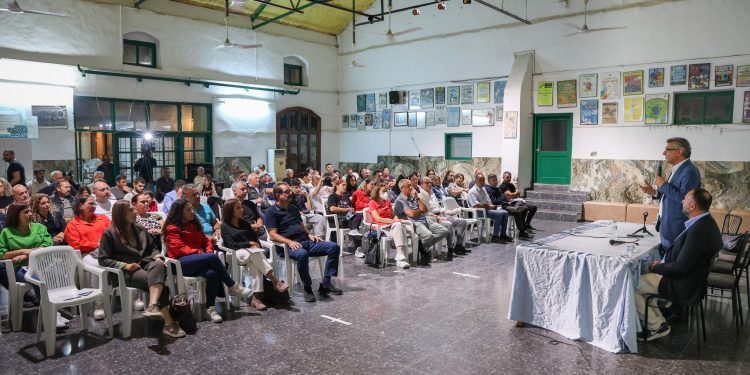 Erhürman: Diplomasiyi, bilim insanları, sporcular, sanatçılar, dernekler ile birlikte yürüteceğiz