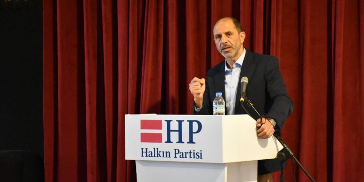 Özersay: Dileyen dilediği yere dilediği anıtı diksin, biz anıt istemeyiz!