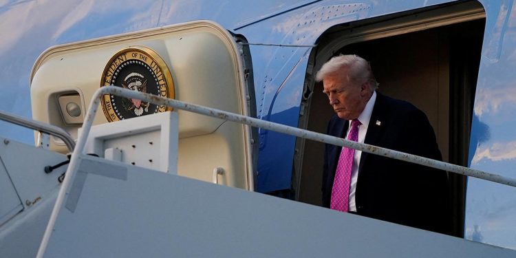 Trump'ın uçağının yakınında şüpheli yapı tespit edilmesinin ardından havalimanında güvenlik artırıldı