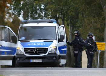 Almanya'da tatbikatı gerçek sandılar: Polis ile asker çatıştı