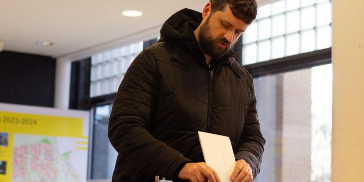 Hollanda'da sandık çıkış anketlerinin sonuçları açıklandı