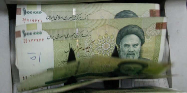 İran Meclisi, ulusal para biriminden dört sıfır atılmasına ilişkin yasa tasarısını kabul etti