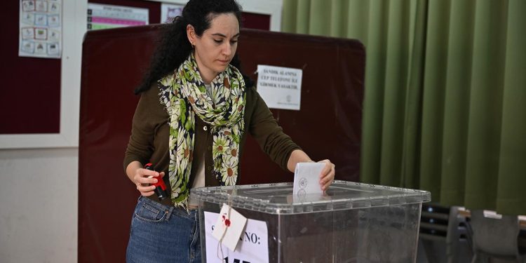 KKTC cumhurbaşkanı seçimi için sandık başında