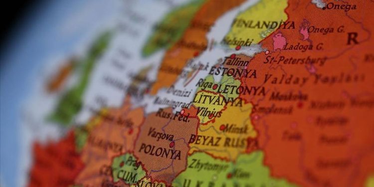 Litvanya, hava sahasına giren balonlar nedeniyle Belarus ile sınır kapılarını geçici olarak kapattı