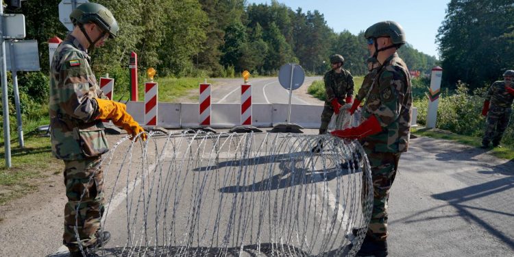 Litvanya, Belarus sınırını 1 aylığına kapatma kararı aldı