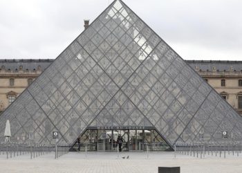 Louvre Müzesi'nde çalınan eserler henüz bulunamadı