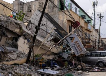 Filipinler'de yaşanan 6,9 büyüklüğündeki depremde hayatını kaybedenlerin sayısı 72'ye çıktı