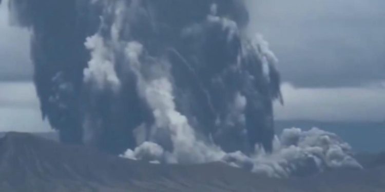 Filipinler'de Kanlaon Yanardağı'nda patlama meydana geldi