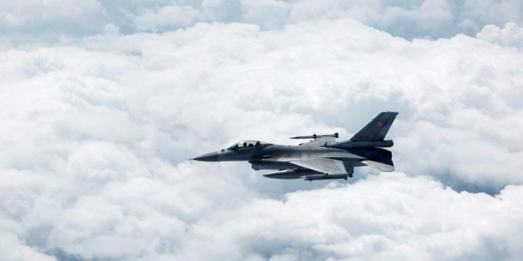 Polonya savaş uçakları, Baltık Denizi üzerinde Rus keşif uçağını engelledi