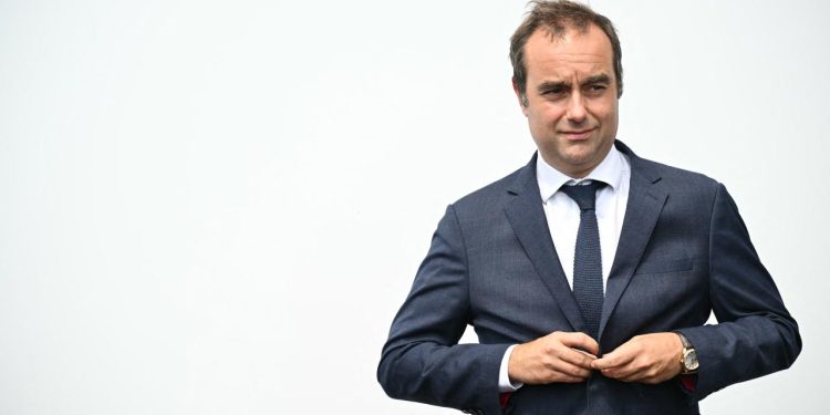 Fransa'da dün hükümeti kuran Başbakan bugün istifa etti