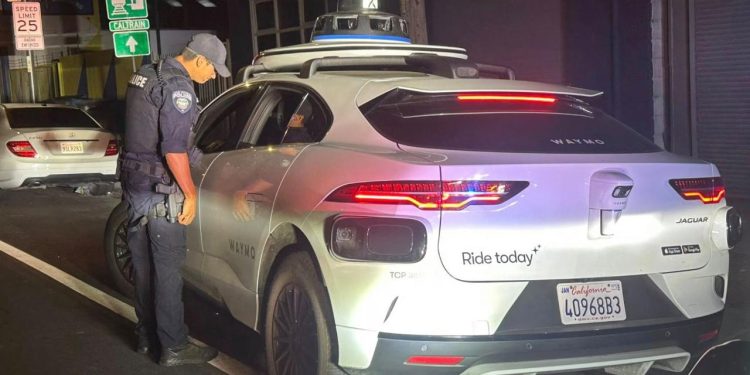 ABD polisi, hatalı dönüş yapan sürücüsüz araca ceza kesemedi