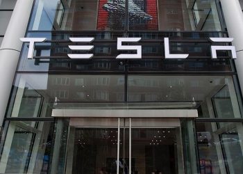 Elon Muskın siyasi tutumu Teslaya 1 milyondan fazla araç satışına mal oldu