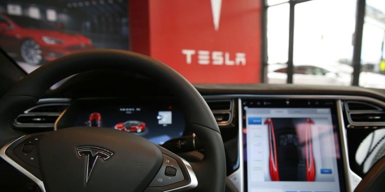 Tesla, yaklaşık 13 bin aracını geri çağırıyor