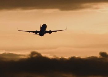 ABD Savunma Bakanı Hegseth'in uçağı İngiltere'ye acil iniş yaptı