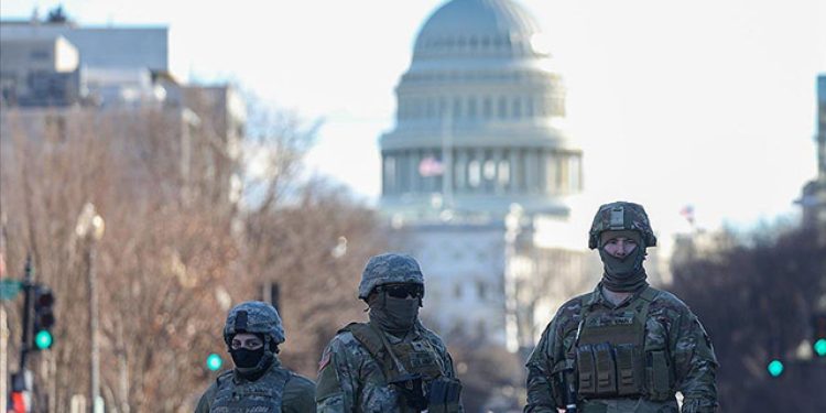 Washington'daki ulusal muhafızların görev süresinin uzatıldığı iddia edildi