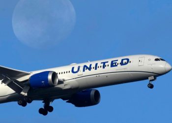 United Airlines uçağına çarpan gizemli cismin ne olduğu ortaya çıktı