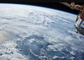 Rus kozmonotlar uzayda yetiştirilen 'ilk kristalleri' topladı