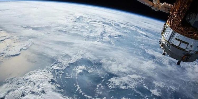 Rus kozmonotlar uzayda yetiştirilen 'ilk kristalleri' topladı